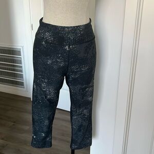 Under Armour high rise carpi legging with abstract print